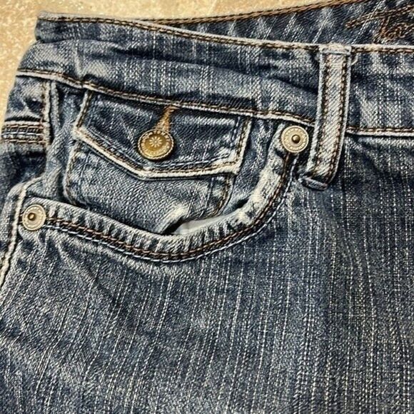 Tommy Hilfiger Ladies Denim Capri Jeans, Medium Wash Blue Denim.Size 10. Vintage - Picture 4 of 16